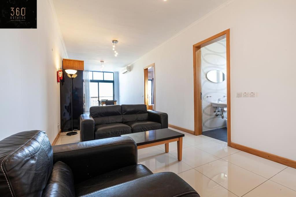 Comfortable Penthouse, Served With Lift, Wifi & Ac By 360 Estates Gzira Eksteriør bilde
